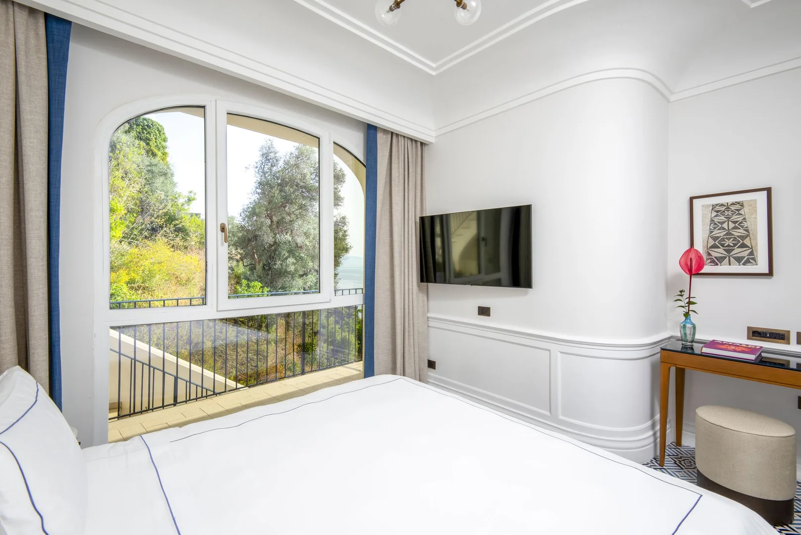 Borgo Santandrea — Classic Rooms Courtyard View 2