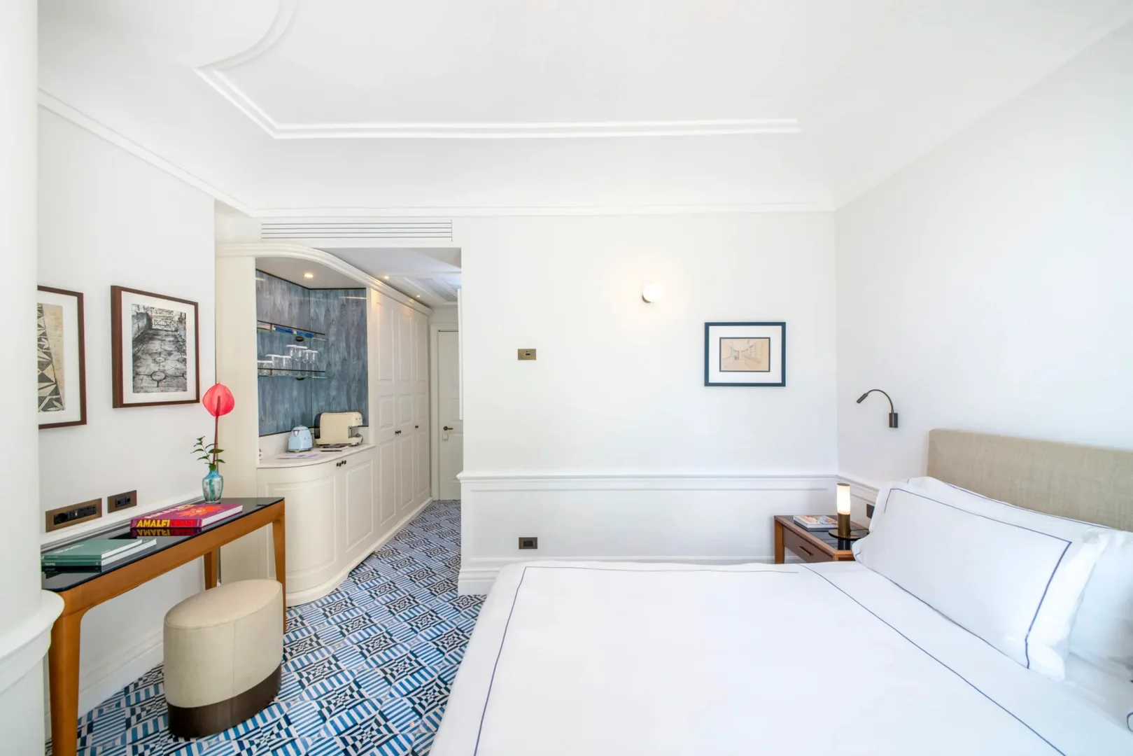 Borgo Santandrea — Classic Rooms Courtyard View 3