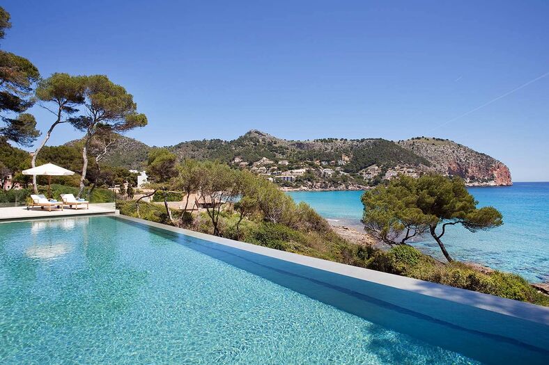 The clifftop setting of Can Simoneta on the north-east coast of Mallorca