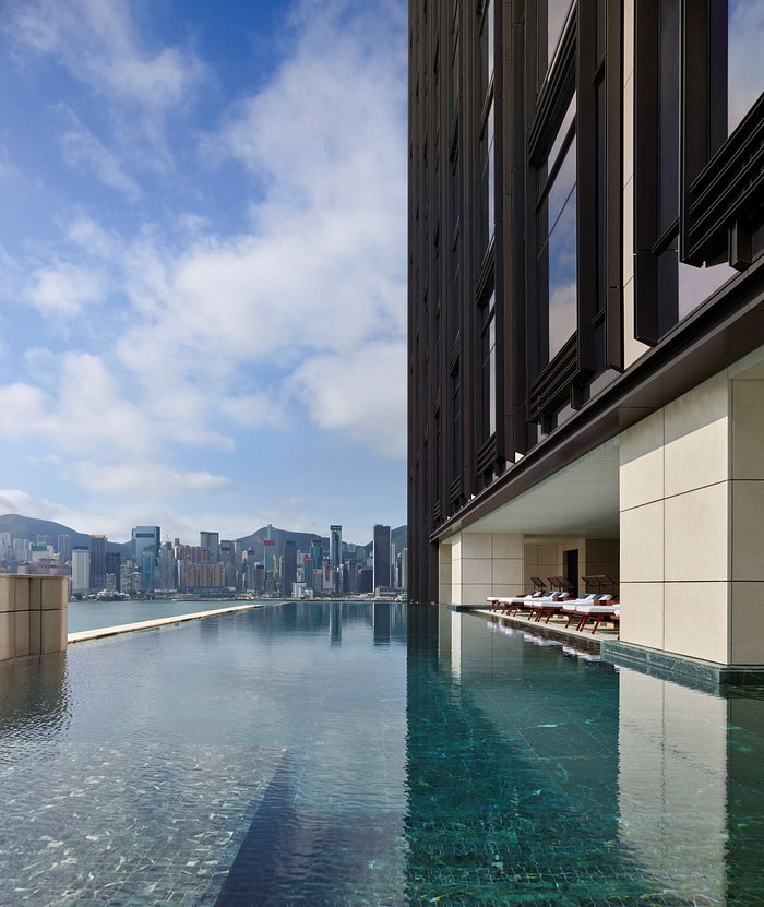 Rosewood Hong Kong infinity pool overlooking Victoria Harbour