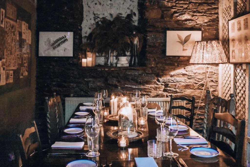 The Hare & Hounds Inn — Dining