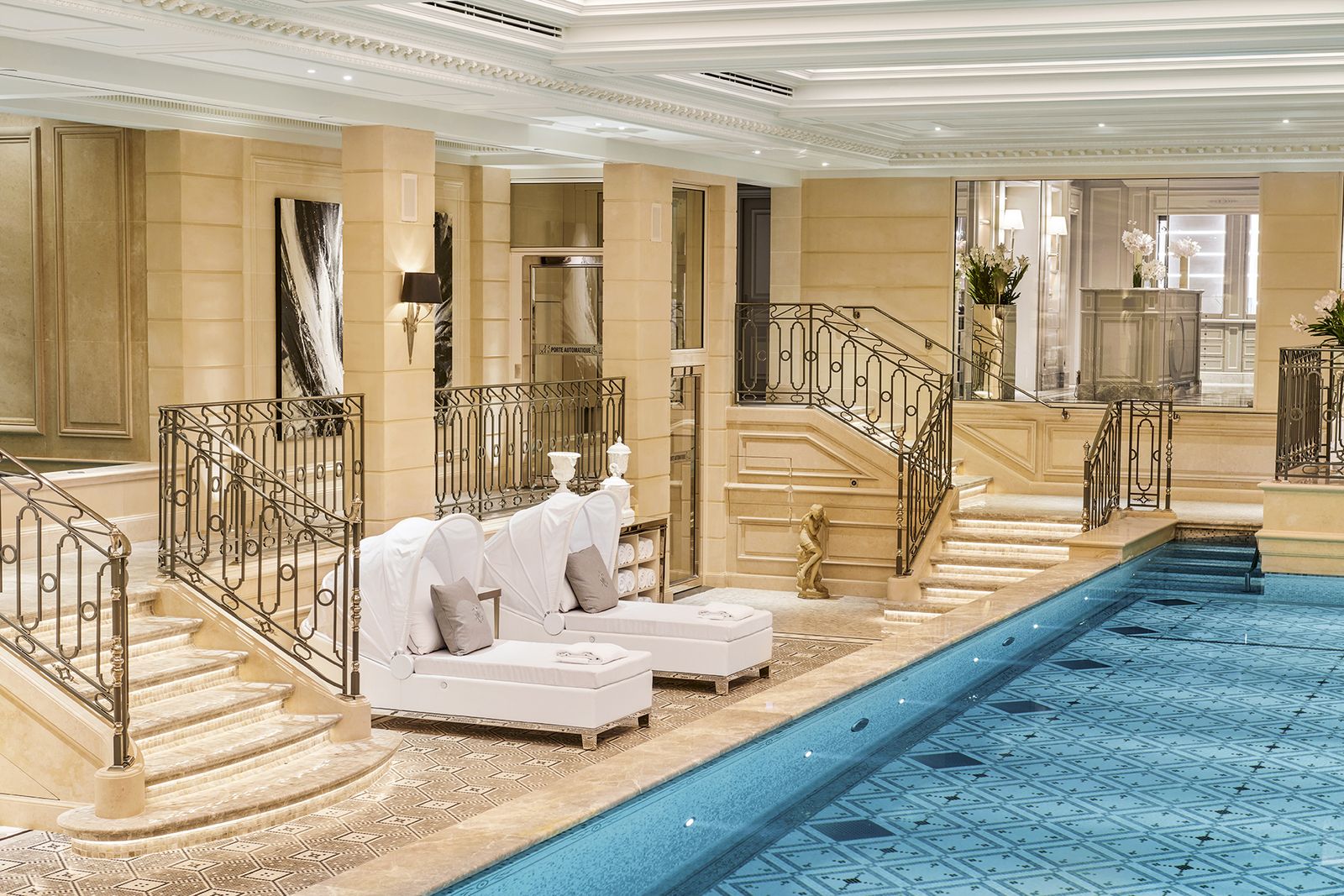 Four Seasons George V Paris — Photo 4