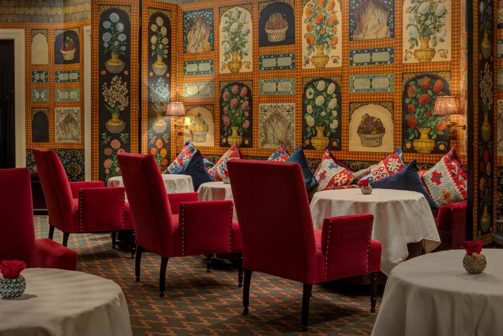 The Carlyle — Photo 4